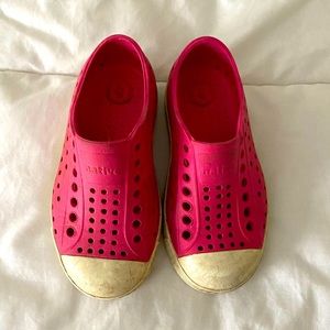 Native sandals size 8 girls